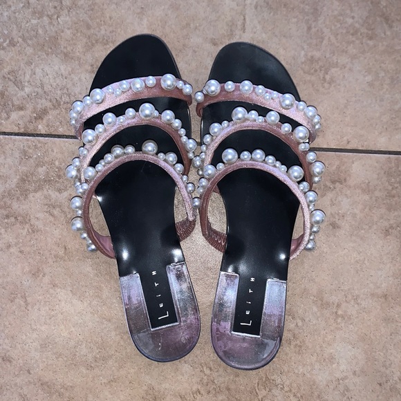 Leith Sandals. Pink w/ pearl beads. Lightly worn - Picture 1 of 3